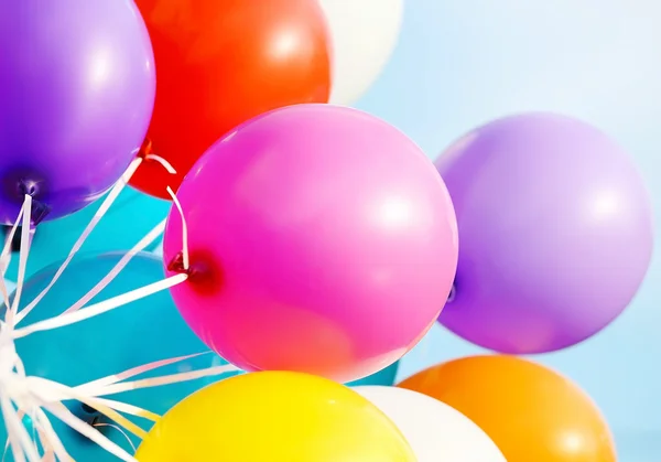 Ballons d'anniversaire colorés — Photo