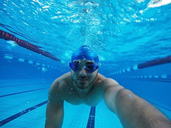 Young Man Swimming Underwater Pool — Stock Photo, Image