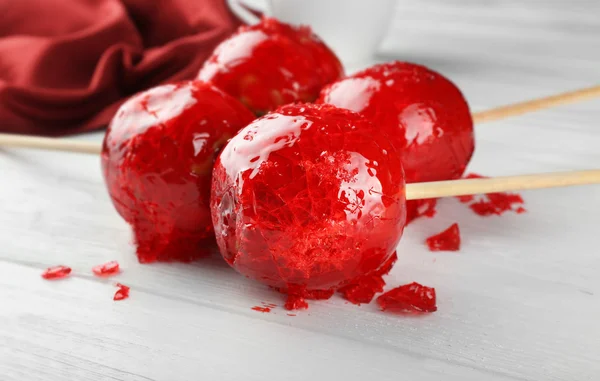 Caramel apples on wooden table — Stock Photo, Image