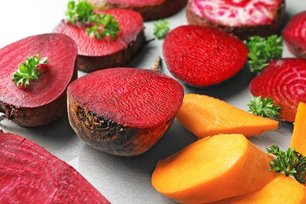 Fresh young sliced beets — Stock Photo, Image