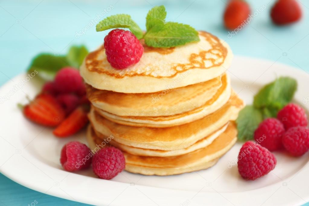 Tasty pancakes with berries