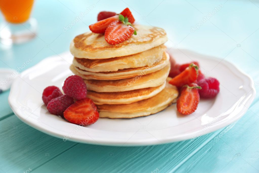 Tasty pancakes with berries