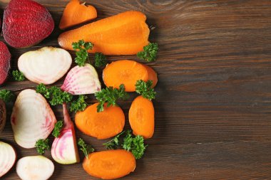 Taze genç pancar dilimlenmiş