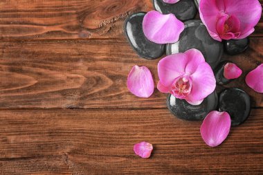 Orkide çiçekleri taşlarla Spa 