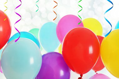 renkli doğum günü balonları 
