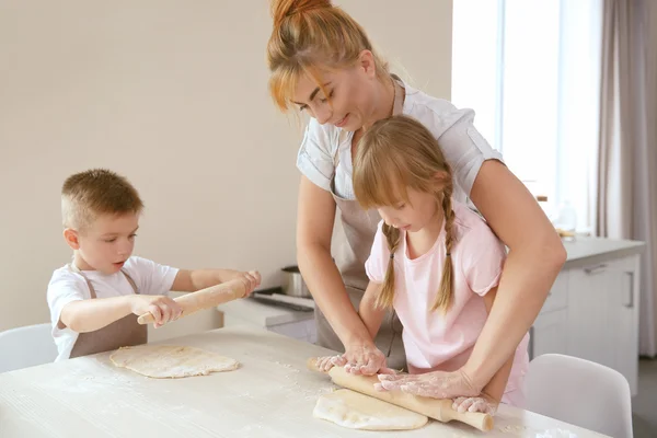 Mother and kids making biscuits — Stock Photo, Image