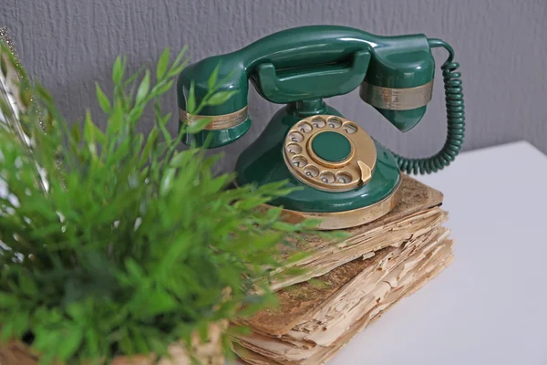 Telefono vintage negli interni — Foto Stock