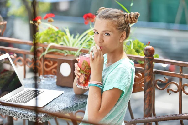 Cute young girl — Stock Photo, Image