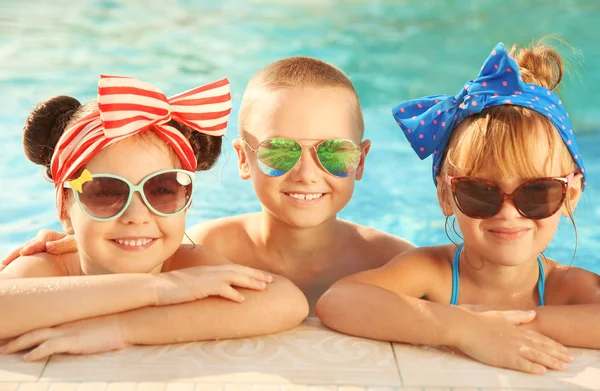 Little Kids Swimming Pool Sunny Day — Stock Photo, Image