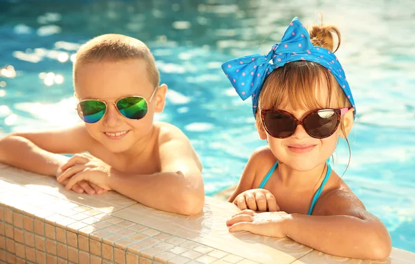 Little Kids Swimming Pool Sunny Day — Stock Photo, Image