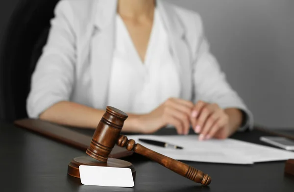 Business card and judge gavel on table, closeup — Stock Photo, Image