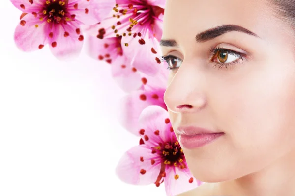 Mooie Vrouw Bloemen Achtergrond Beauty Concept — Stockfoto