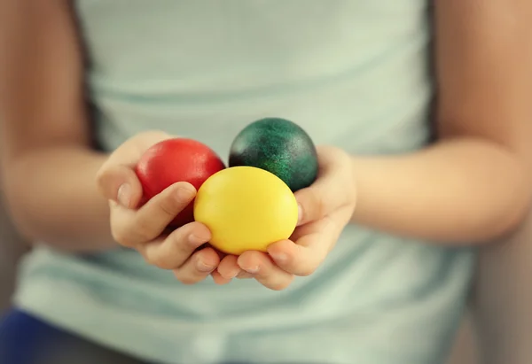 Girl with Easter eggs at home — Stock Photo, Image