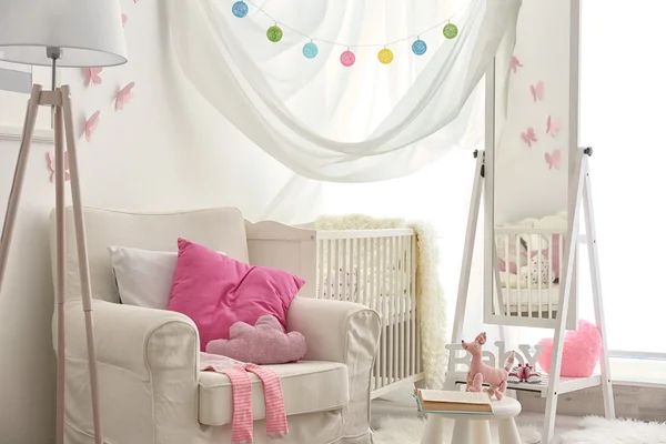 现代室内的婴儿室 — 图库照片