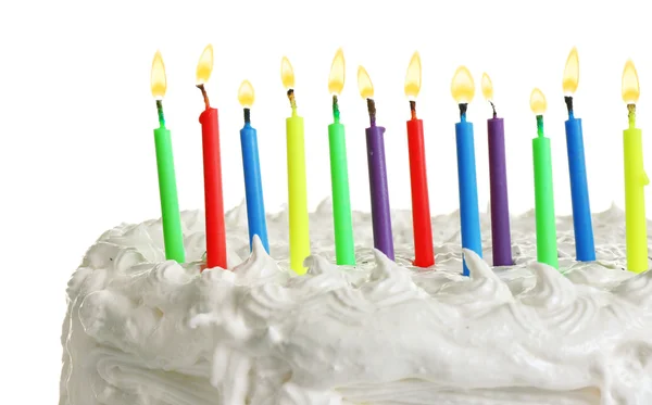 Bolo de aniversário com velas, isolado em branco — Fotografia de Stock