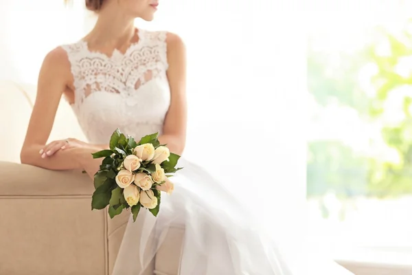 Невеста в красивом платье — стоковое фото