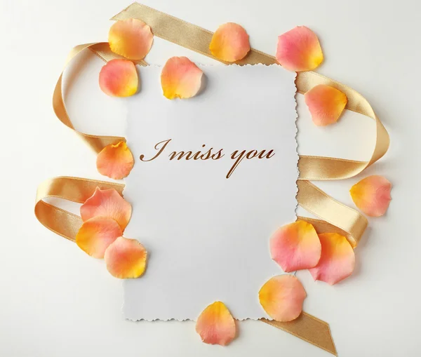 Çiçek yaprakları şerit ve kartı ile — Stok fotoğraf