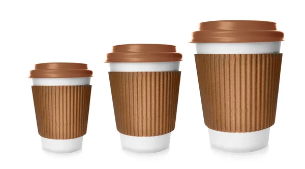 Кофе чашки изолированы на белом — стоковое фото