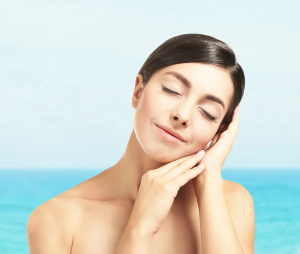 Pretty Woman Blurred Seascape Background — Stock Photo, Image