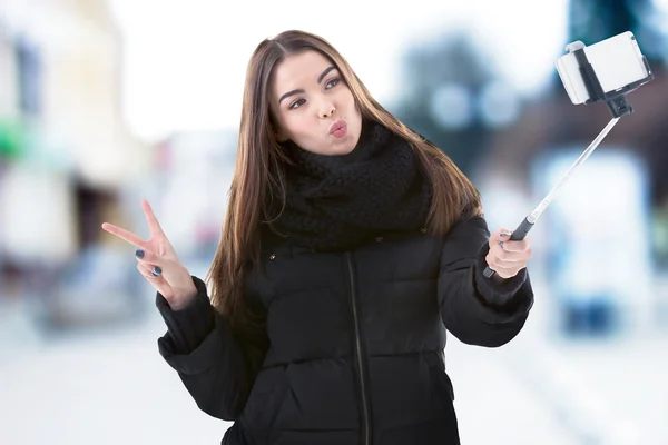 Young woman taking selfie on blurred city street background. — Stock Photo, Image