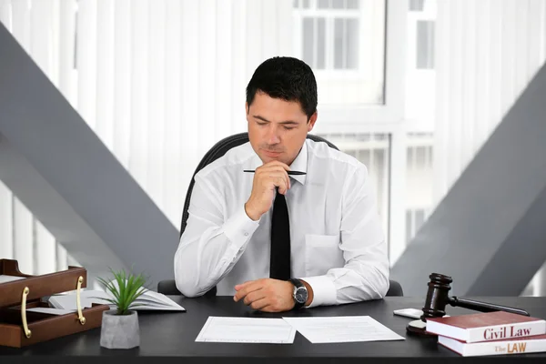 Man working in modern office — Stock Photo, Image