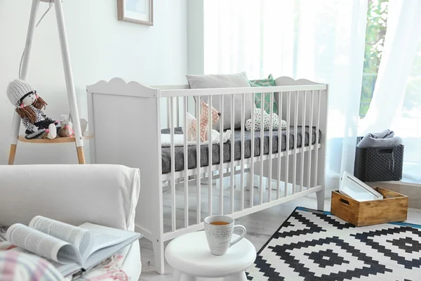 Interior do quarto de bebê moderno — Fotografia de Stock