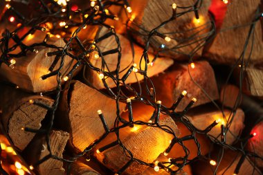 Garland ve yakacak odun yığını, Görünümü Kapat