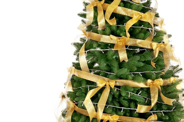 Vista da vicino dell'albero di Natale decorato isolato su bianco — Foto Stock