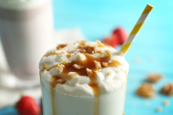 Milkshake delicioso com nozes — Fotografia de Stock