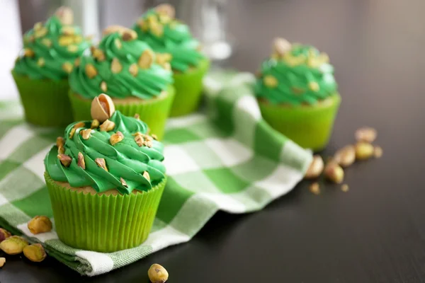 Pasteles de pistacho en servilleta — Foto de Stock