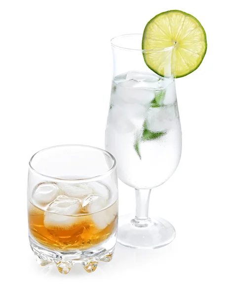 Diferentes bebidas no fundo branco — Fotografia de Stock