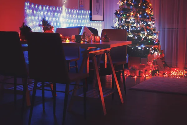 Interior da sala de estar decorado para o Natal — Fotografia de Stock