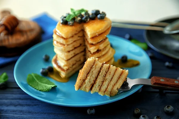 Delicious pancakes with blueberrie — Stock Photo, Image