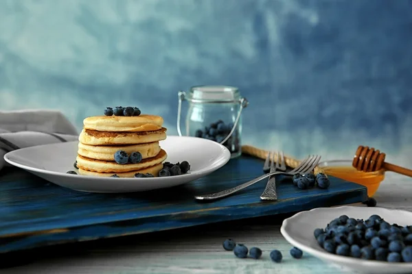 Leckere Pfannkuchen mit Blaubeeren — Stockfoto