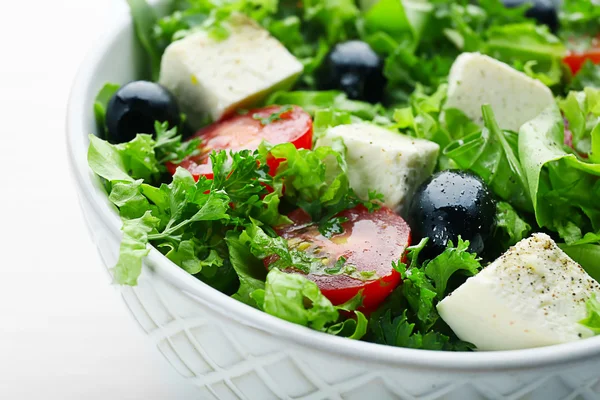 Salat mit grünem Salat — Stockfoto