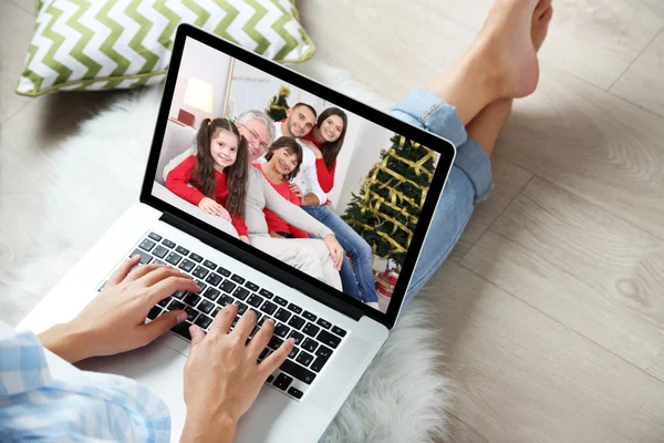 Vrouw Videoconfereren Met Familie Laptop Video Bellen Chatten Concept — Stockfoto