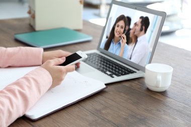 teknik destek işleç, Yardım Masası hizmet anlayışı ile sohbet kadın video