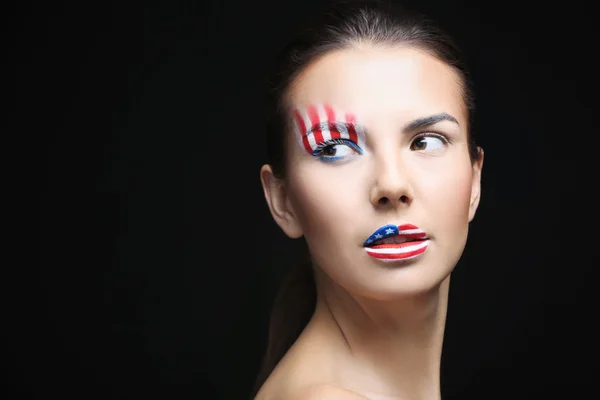 Chica con maquillaje EE.UU. sobre fondo negro —  Fotos de Stock