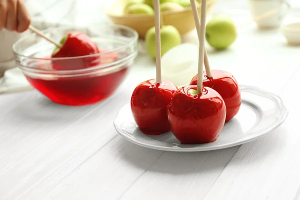 Testy red caramel apples on white plate — Stock Photo, Image