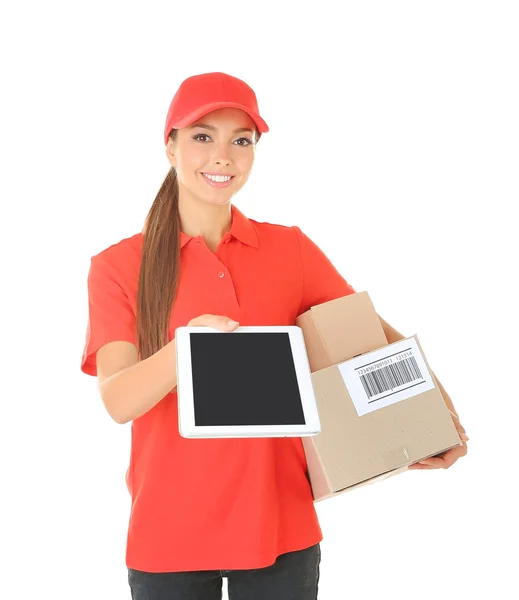 Zustellerin in Uniform mit Tablet und Paketen auf weißem Hintergrund — Stockfoto