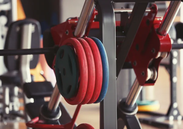 Aparato de entrenamiento en gimnasio moderno —  Fotos de Stock