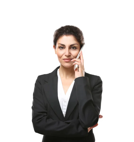Портрет успешной зрелой предпринимательницы с мобильным телефоном, изолированным на белом — стоковое фото