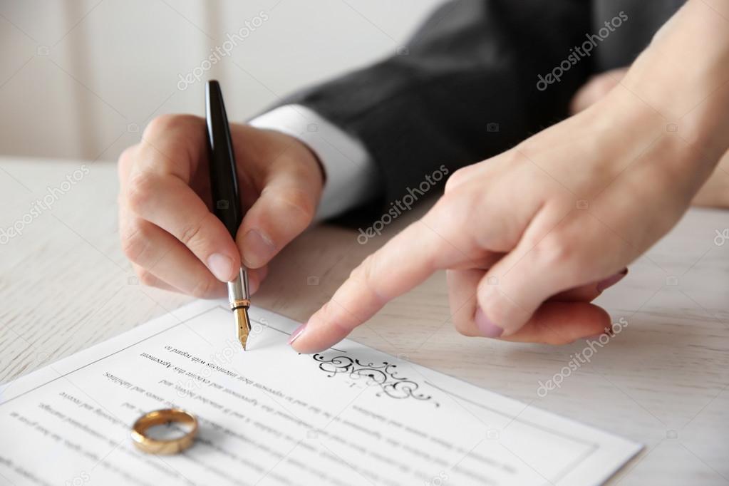 signing marriage contract