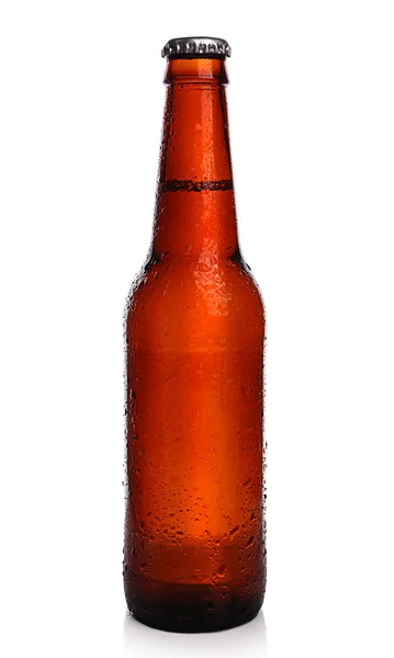Frasco de cerveja castanha, isolado sobre branco — Fotografia de Stock