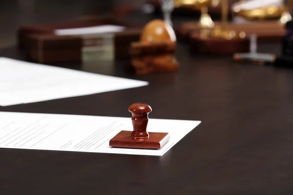 Carimbo e documento de madeira sobre mesa cinzenta — Fotografia de Stock