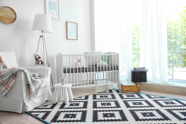 Interior de la habitación de bebé moderna — Foto de Stock