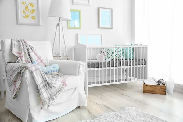 Interior de la habitación de bebé moderna — Foto de Stock