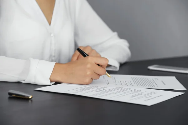 Woman signing last will and testament, closeup — Stock Photo, Image