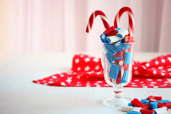 Sortiment de bomboane delicioase în sticlă, closeup — Fotografie, imagine de stoc