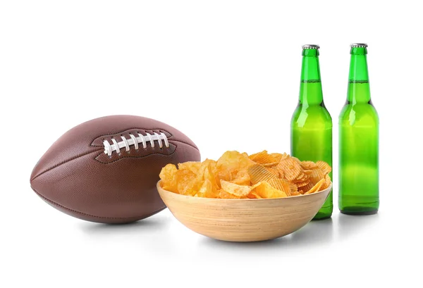 Öl med snacks och rugby boll på vit bakgrund — Stockfoto